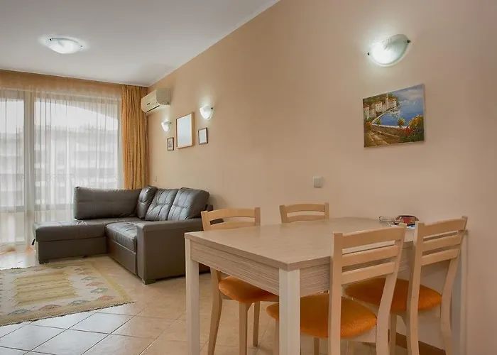 מלון דירות Royal Sun Complex